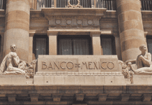 Por qué Banxico no te cambiará los dólares maltratados