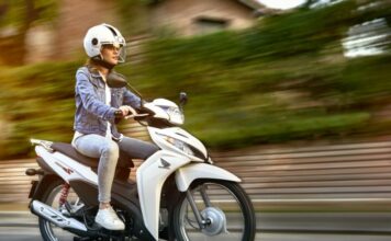 ¿Por qué cada vez vemos mas mujeres conduciendo motocicleta?