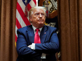 Aprobación de Trump cae a su mínimo histórico a semanas de las elecciones de medio mandato