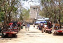 Autoridades de Yucatán, artesanos y guías de turistas de Chichén Itzá buscan definir reglas de operación