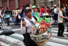 Empleos sin prestaciones de ley compensan desempleo en México / Por Alejandro Durán