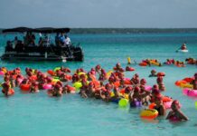 Realizan el XX Maratón de Aguas Abiertas de Bacalar; participan más de mil 500 nadadores
