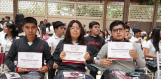 Reconoce Gobierno de Oaxaca a bachilleres con mejores promedios del Cobao