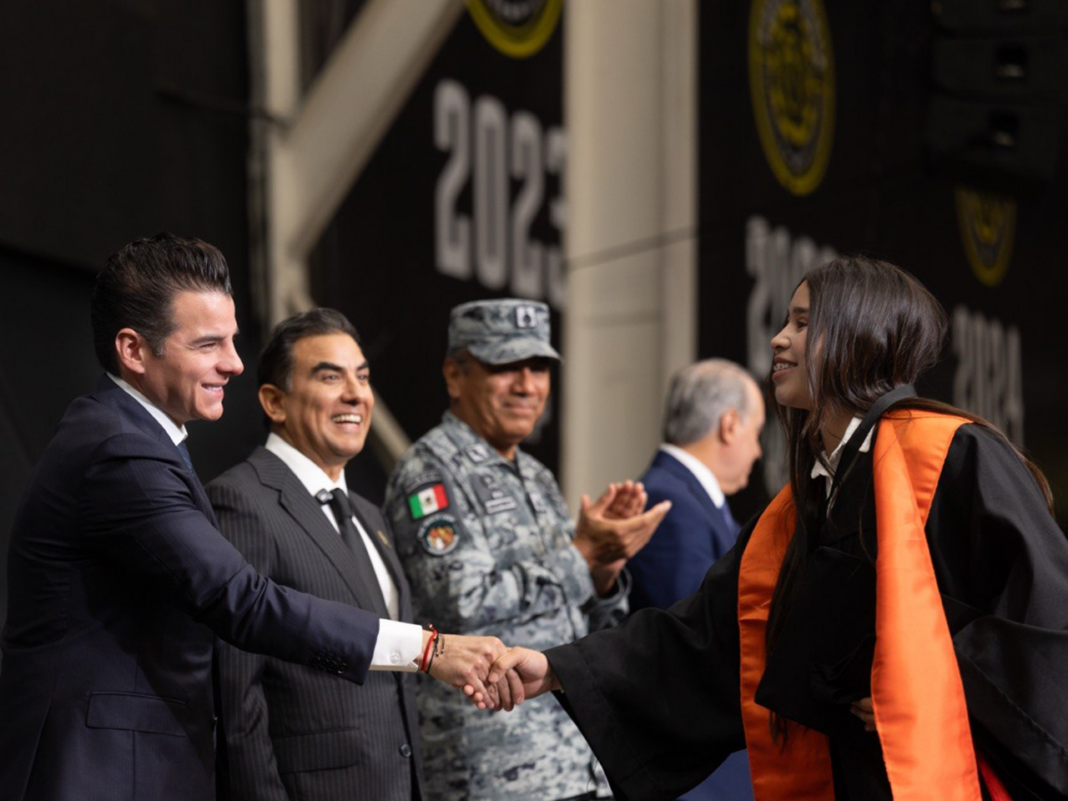 20260728_04_reconoce_miguelflores_agraduados_01