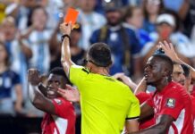 La IFAB admite que la expulsión de Embolo ante Argentina fue un error arbitral