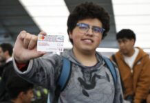 Beca a universitarios chilangos para transporte llega a 100 mil beneficiarios
