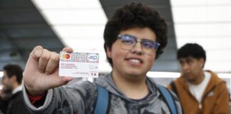 Beca a universitarios chilangos para transporte llega a 100 mil beneficiarios