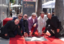 La banda mexicana Intocable recibe una estrella en el Paseo de la Fama de Hollywood