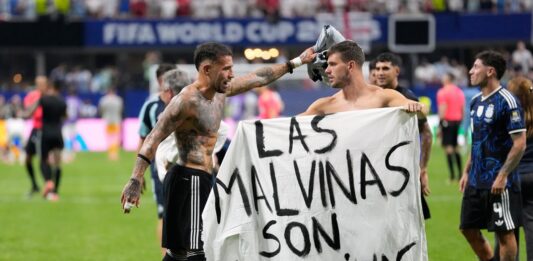 ¿El Reglamento del Mundial 2026 prohíbe expresamente la exhibición de mensajes políticos?