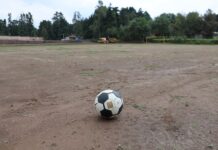Acondiciona EdoMéx ocho canchas de fútbol en zonas rurales con maquinaria especializada