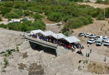 Inauguran en Oaxaca puente vehicular en Mitla que mejora el desplazamiento de la población