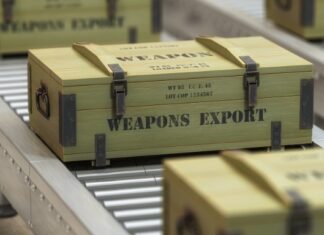 Hombre se declara culpable de intentar enviar a China equipo militar de EU vía México
