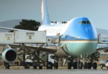 Trump desata polémica al usar como señuelo un avión con periodistas ante una amenaza iraní