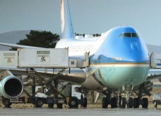 Trump desata polémica al usar como señuelo un avión con periodistas ante una amenaza iraní