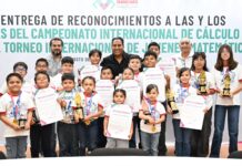 Distinguen en Chiapas a niños y adolescentes destacados en torneos internacionales de matemáticas