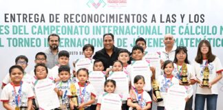 Distinguen en Chiapas a niños y adolescentes destacados en torneos internacionales de matemáticas