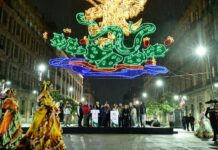 Encienden alumbrado decorativo en el Zócalo de la CDMX: Un homenaje a las mujeres que hacen patria