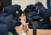 Entregan equipo y uniformes a cuerpos policiados de Oaxaca