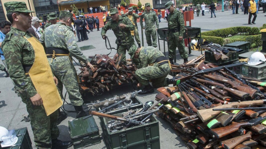 1771986966934-militares-acomodan-las-armas-antes-de-su-destrucci-n-en-cdmx-agosto-de-2013-foto-cuartoscuro-archivo
